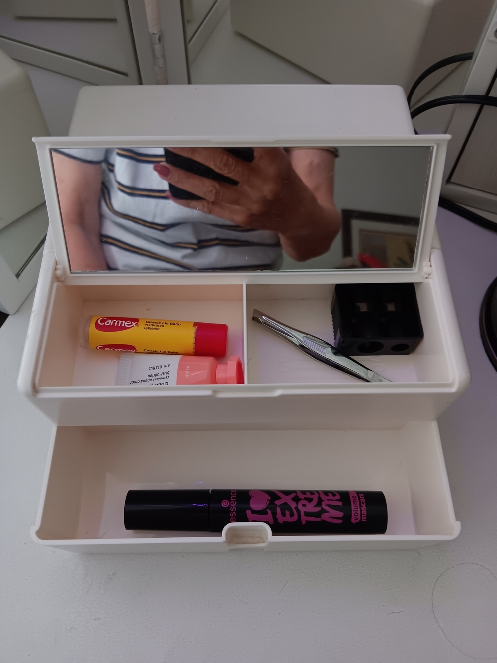Vanity Box! - Picture 2 of 3